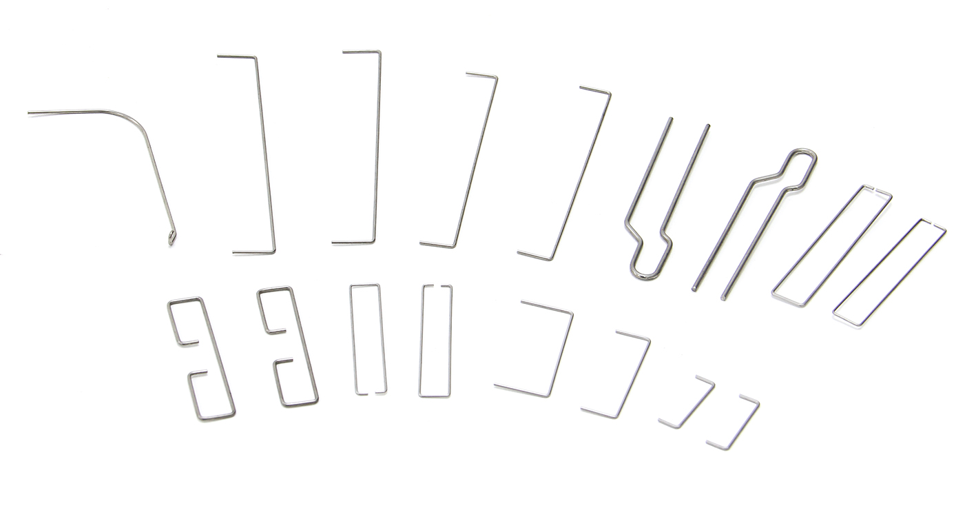 汽车用弹簧产品展示,多个弹簧整齐摆放,金属材质,工业背景,专业汽车零部件摄影,展现产品质量